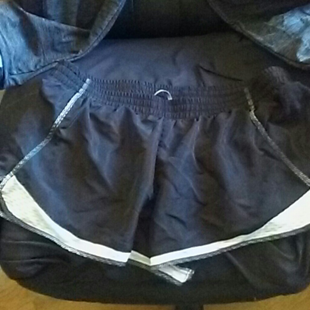 Activewear - Picture 2 of 4